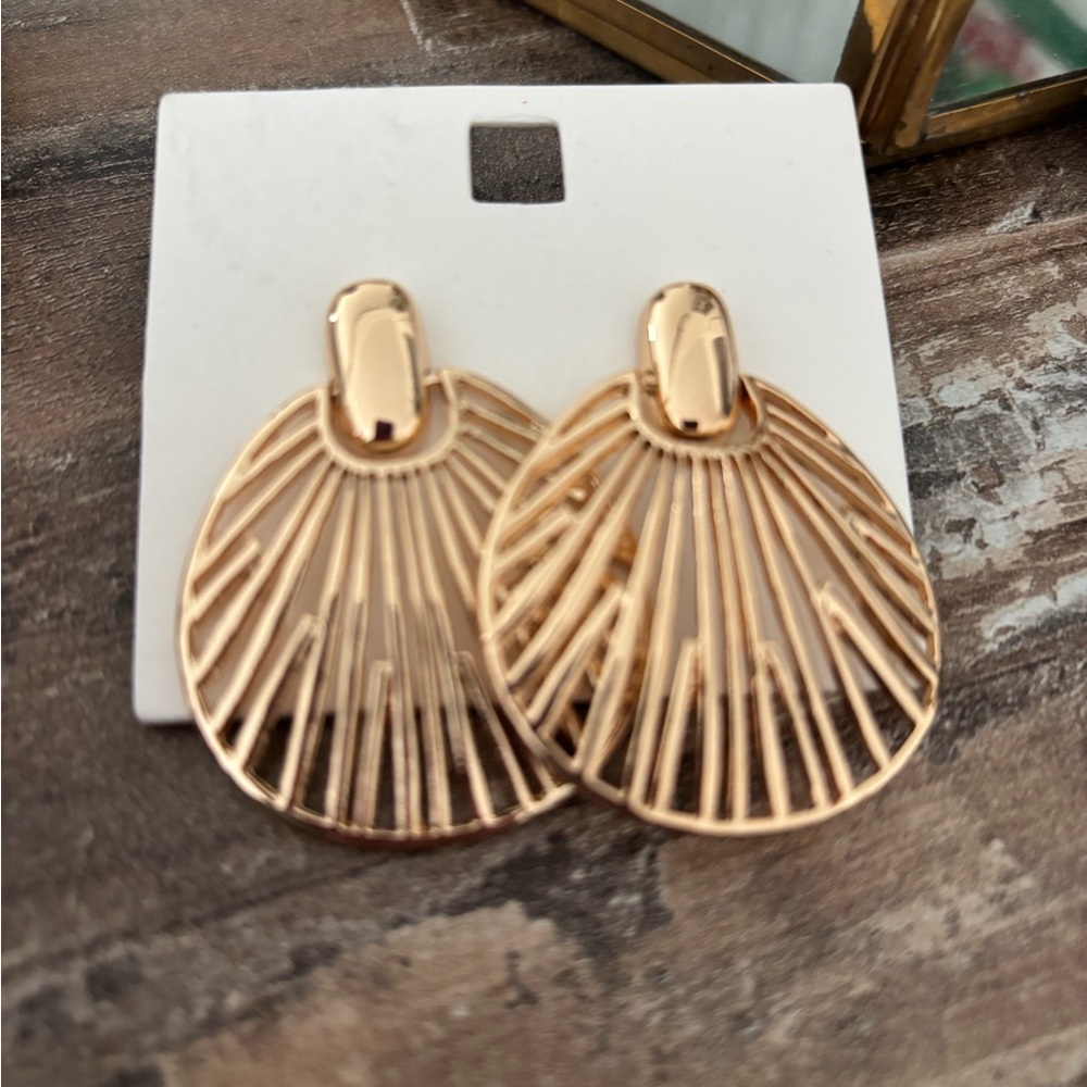 Elegant Gold Statement Earrings